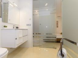 The bathroom is equipped with modern bathroom fixtures